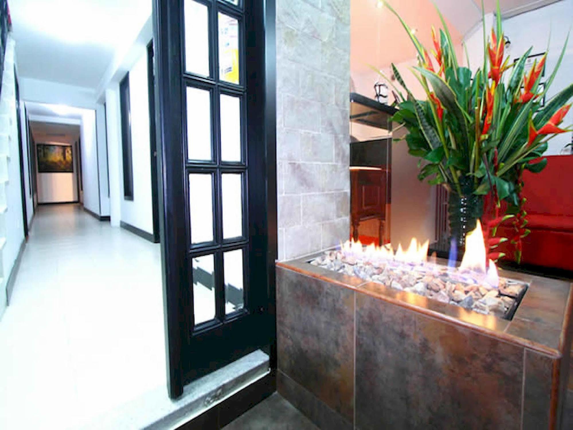 Hotel Aj Ferial Bogotá Exteriör bild
